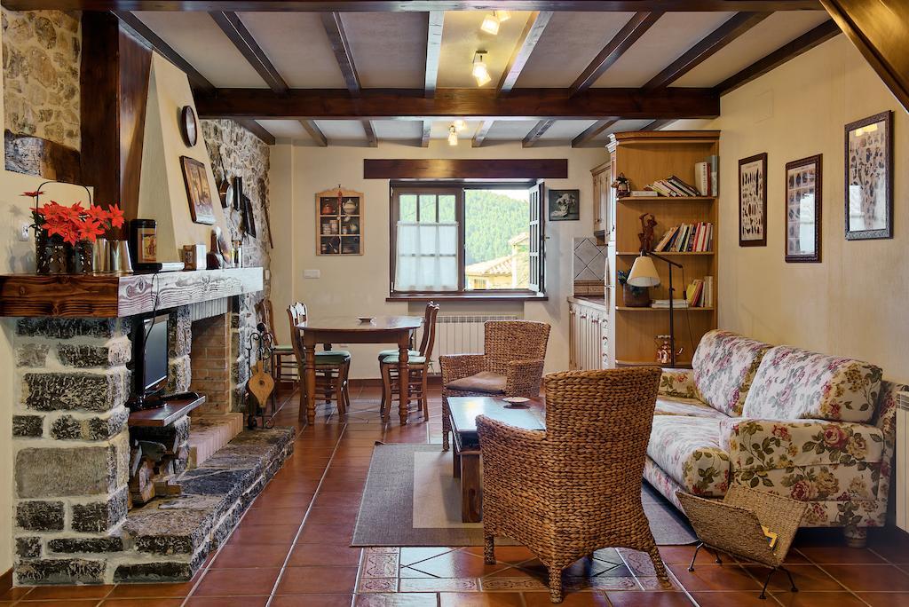 Apartamentos El Llugaron Miravalles Rum bild